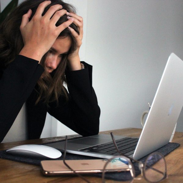cara-menangani-stress-saat-banyak-pekerjaan-manpro